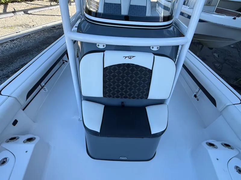 Slide: The Image of Tidewater 2500 CAROLINA BAY 2021 - 29