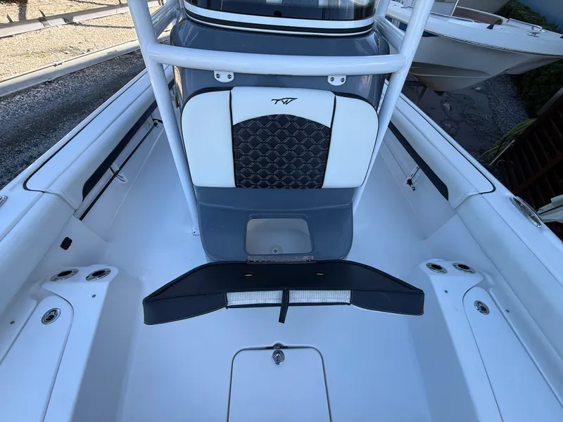 Slide: The Image of Tidewater 2500 CAROLINA BAY 2021 - 30