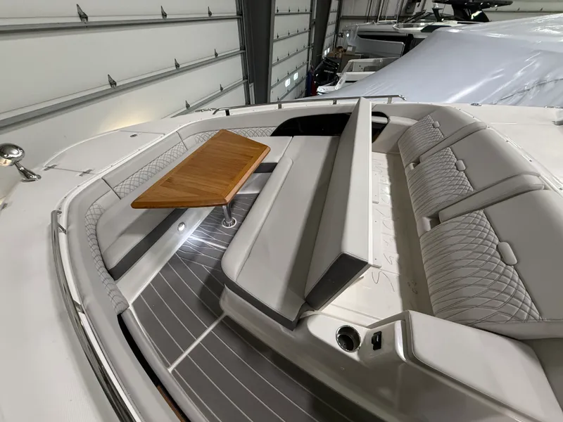 Slide: The Image of Sea Ray Sundancer 370 2026 - 21