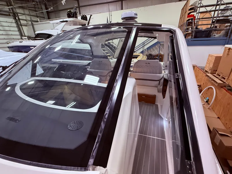 Slide: The Image of Sea Ray Sundancer 370 2026 - 21