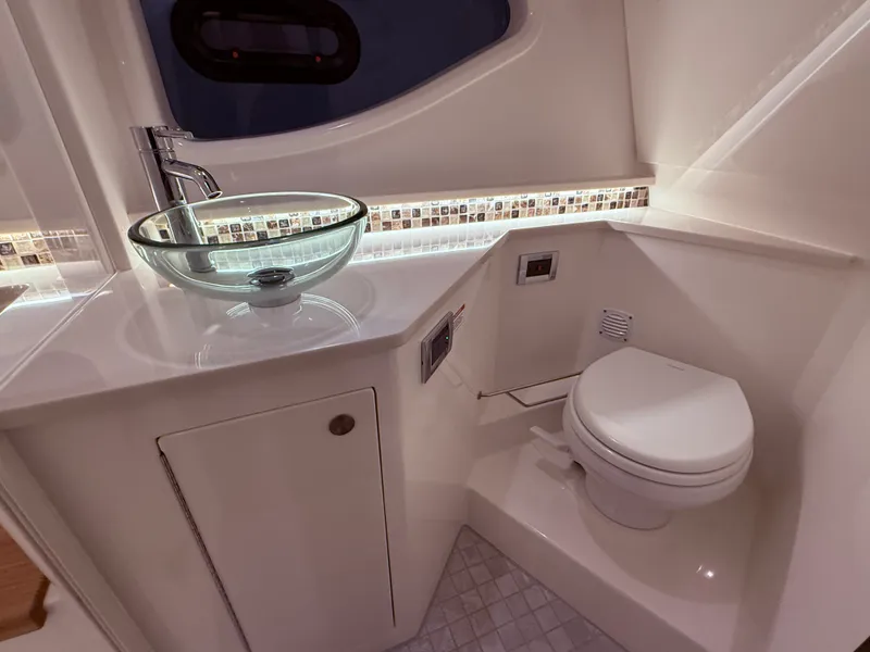 Slide: The Image of Sea Ray Sundancer 370 2026 - 28