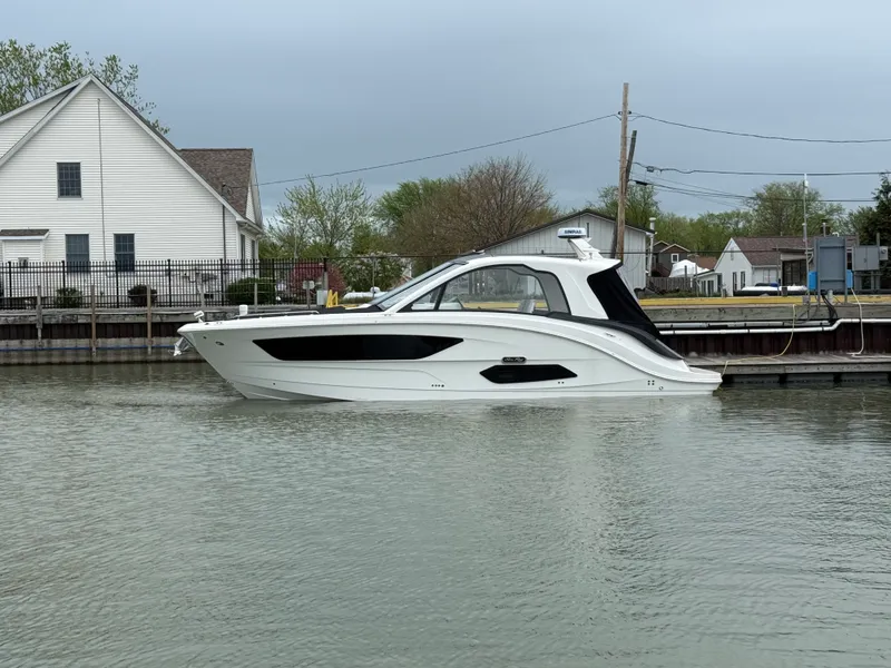 The Image of Sea Ray Sundancer 370 2026 - 0