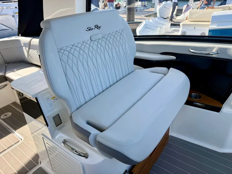 Slide: The Image of Sea Ray Sundancer 370 2026 - 11