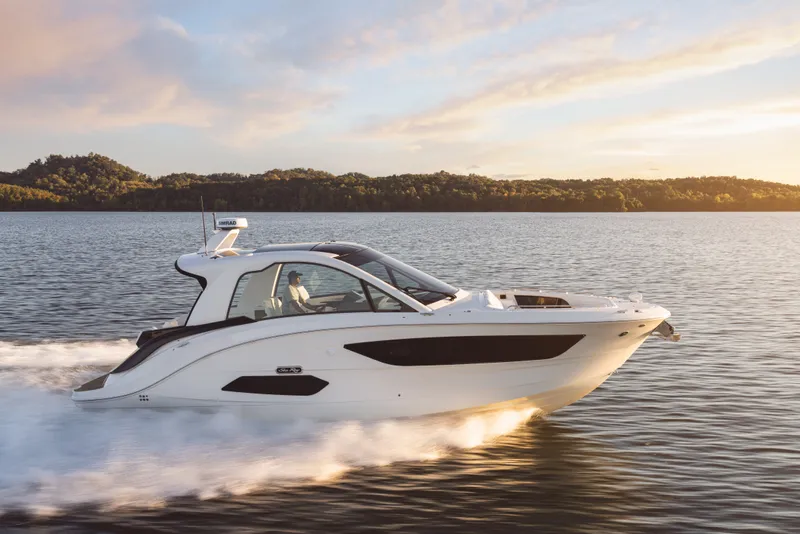 Slide: The Image of Sea Ray Sundancer 370 2026 - 40