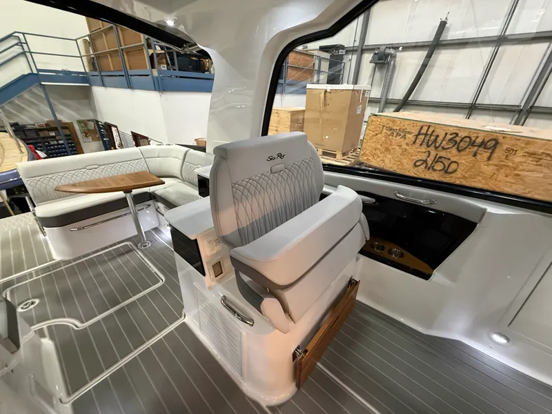 Slide: The Image of Sea Ray Sundancer 370 2026 - 12