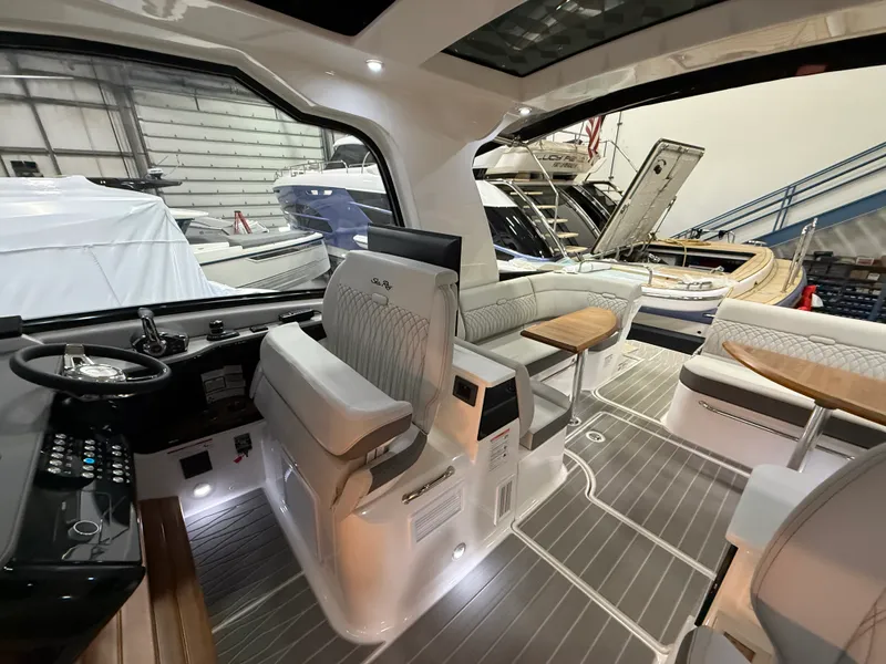 Slide: The Image of Sea Ray Sundancer 370 2026 - 11
