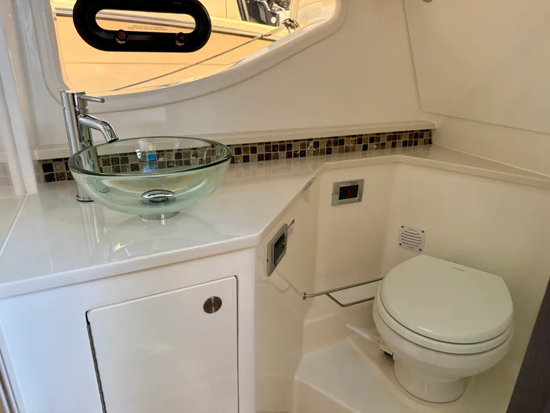 Slide: The Image of Sea Ray Sundancer 370 2026 - 23