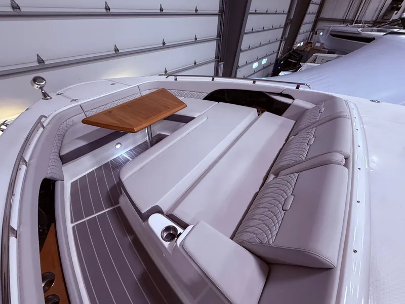 Slide: The Image of Sea Ray Sundancer 370 2026 - 20