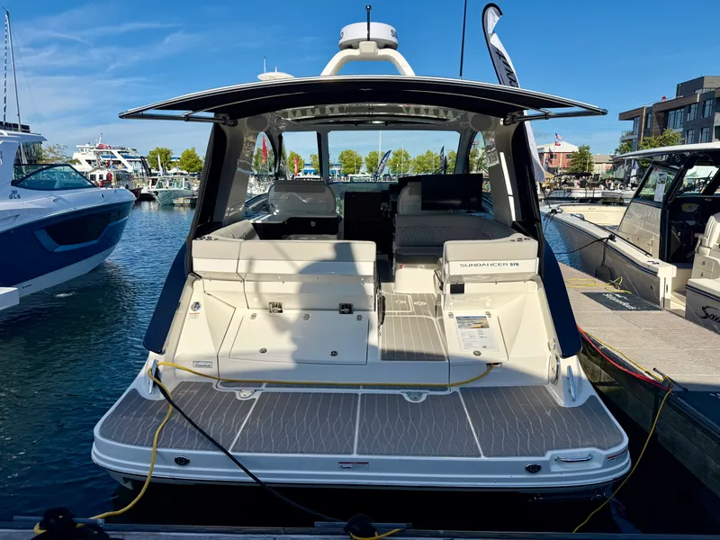 Slide: The Image of Sea Ray Sundancer 370 2026 - 3