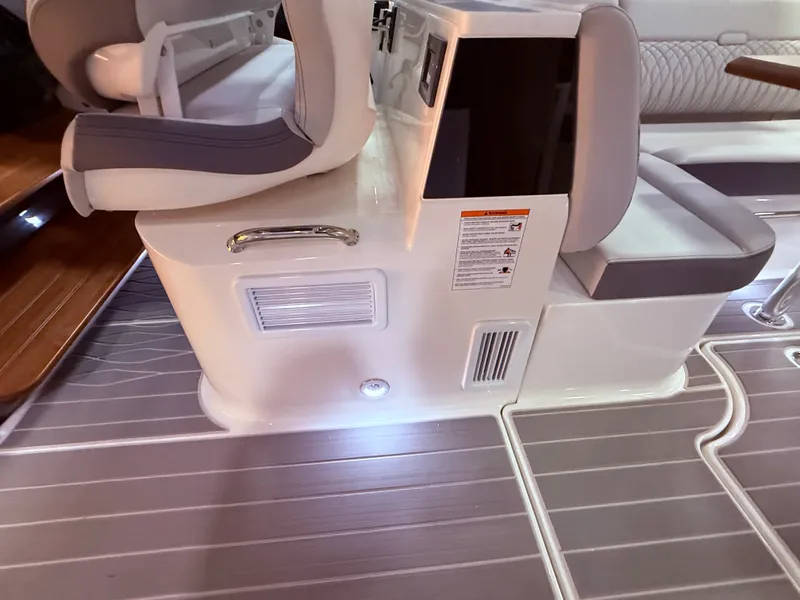 Slide: The Image of Sea Ray Sundancer 370 2026 - 17