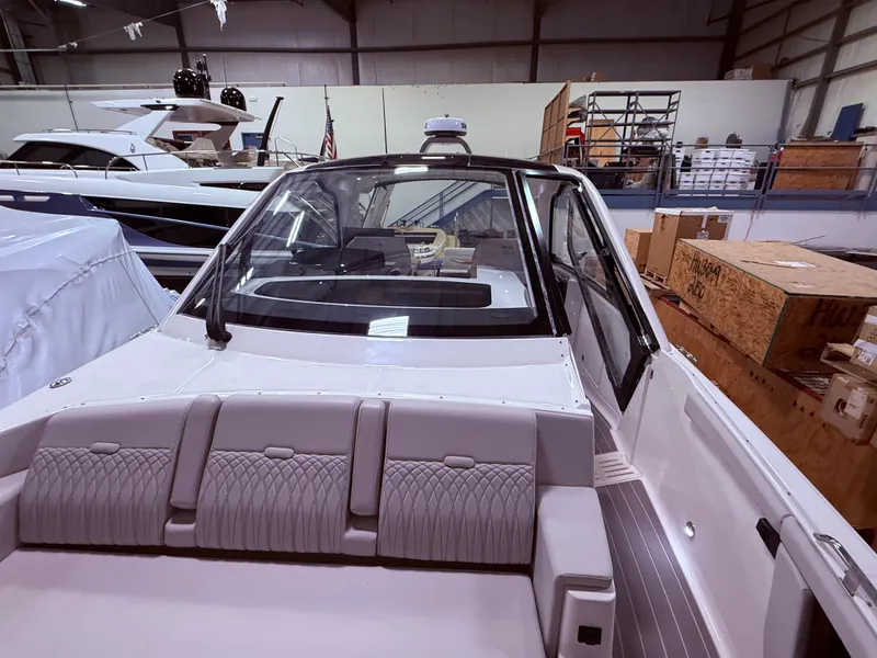 Slide: The Image of Sea Ray Sundancer 370 2026 - 22