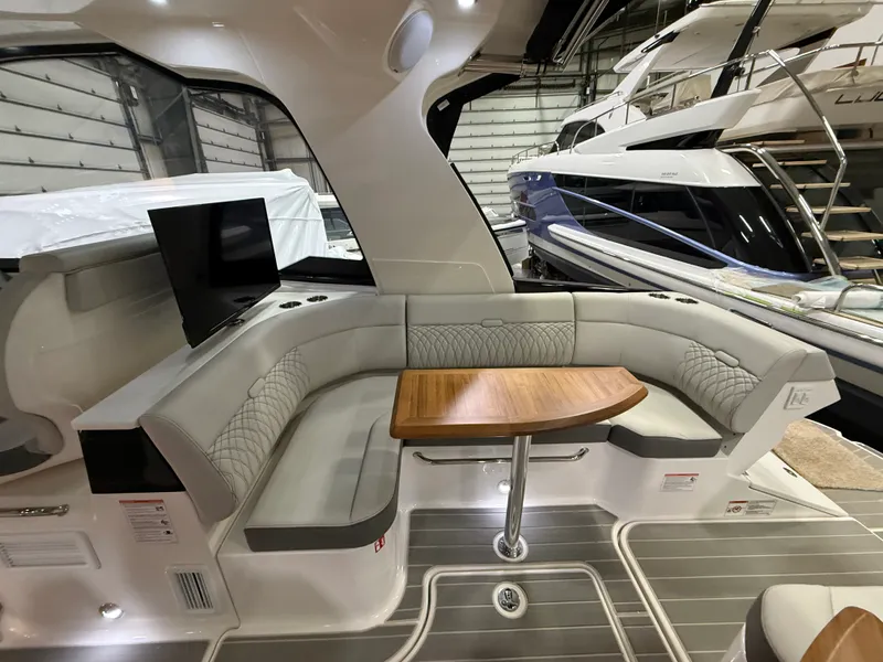Slide: The Image of Sea Ray Sundancer 370 2026 - 9