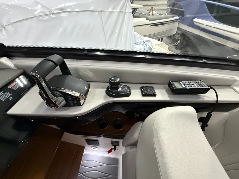 Slide: The Image of Sea Ray Sundancer 370 2026 - 15