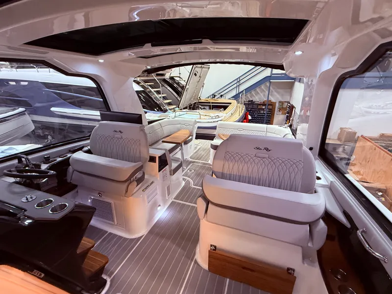 Slide: The Image of Sea Ray Sundancer 370 2026 - 16