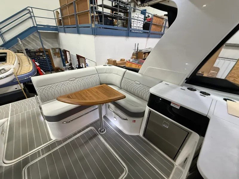 Slide: The Image of Sea Ray Sundancer 370 2026 - 10