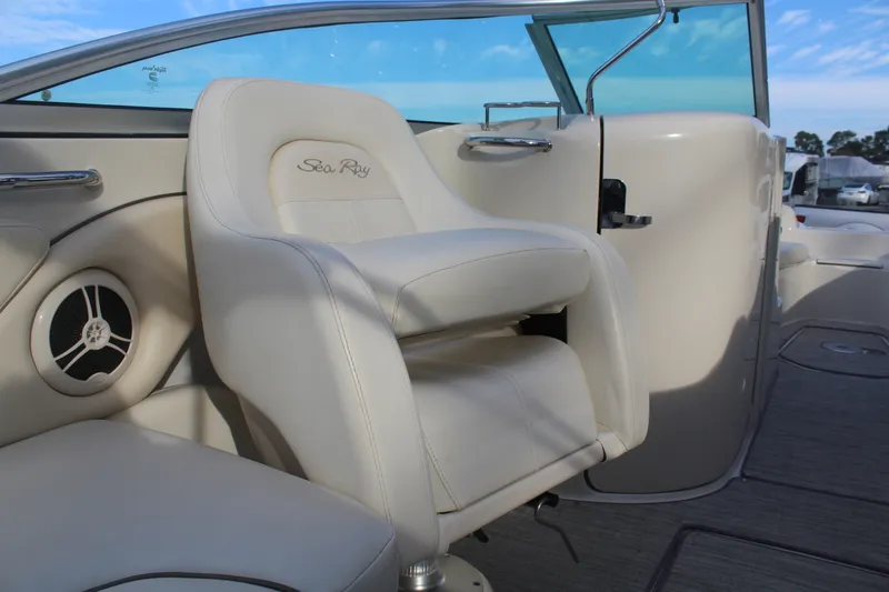 Slide: The Image of Sea Ray 240 SUNDECK 2008 - 10