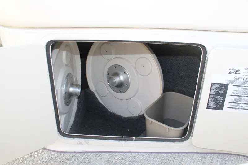 Slide: The Image of Sea Ray 240 SUNDECK 2008 - 22