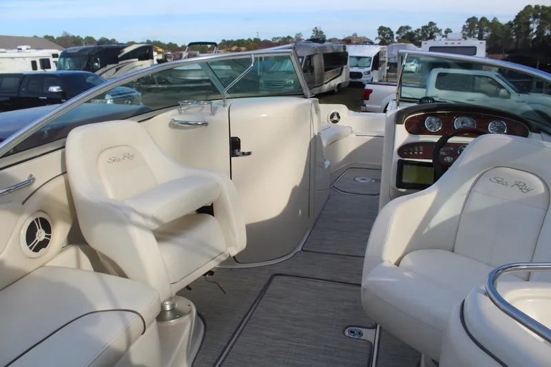 Slide: The Image of Sea Ray 240 SUNDECK 2008 - 9
