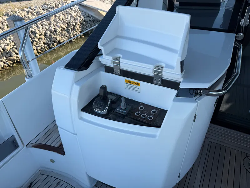 Slide: The Image of Azimut S6 2019 - 13