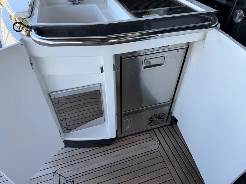 Slide: The Image of Azimut S6 2019 - 14