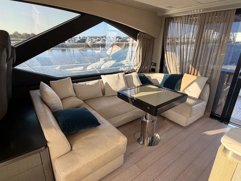 Slide: The Image of Azimut S6 2019 - 20