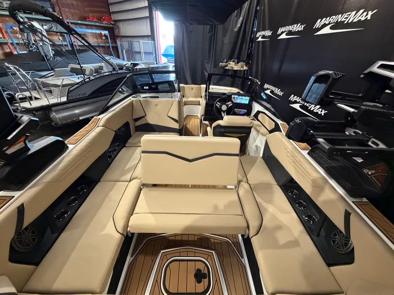 Slide: The Image of Nautique Super Air Nautique S21 2026 - 13