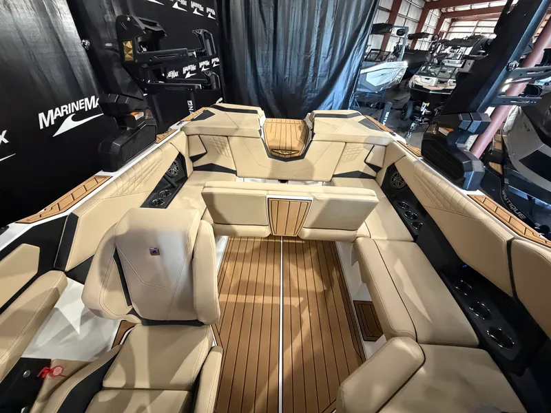 Slide: The Image of Nautique Super Air Nautique S21 2026 - 14