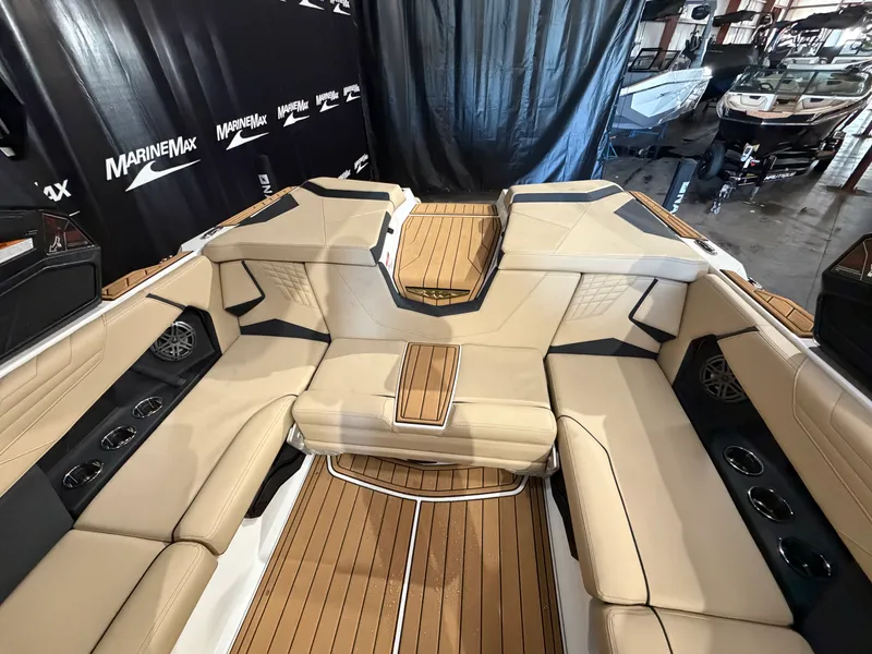Slide: The Image of Nautique Super Air Nautique S21 2026 - 15