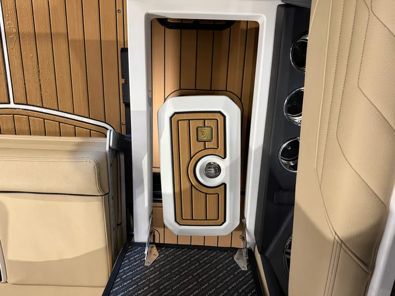 Slide: The Image of Nautique Super Air Nautique S21 2026 - 18