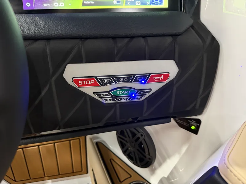 Slide: The Image of Nautique Super Air Nautique S21 2026 - 26