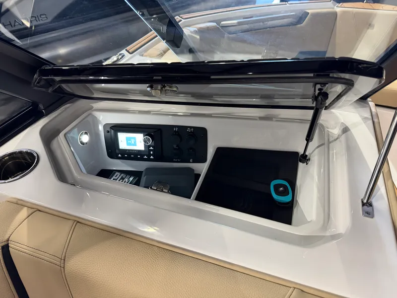 Slide: The Image of Nautique Super Air Nautique S21 2026 - 30