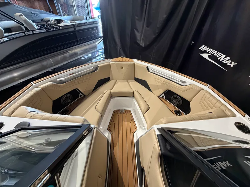 Slide: The Image of Nautique Super Air Nautique S21 2026 - 32