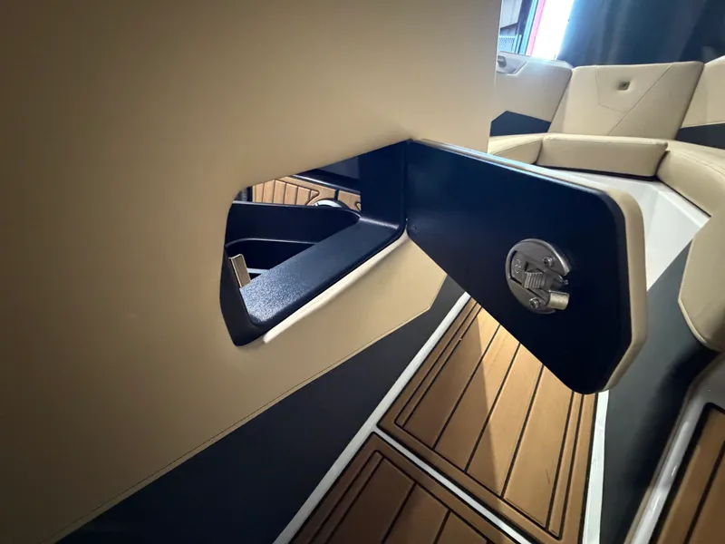 Slide: The Image of Nautique Super Air Nautique S21 2026 - 38