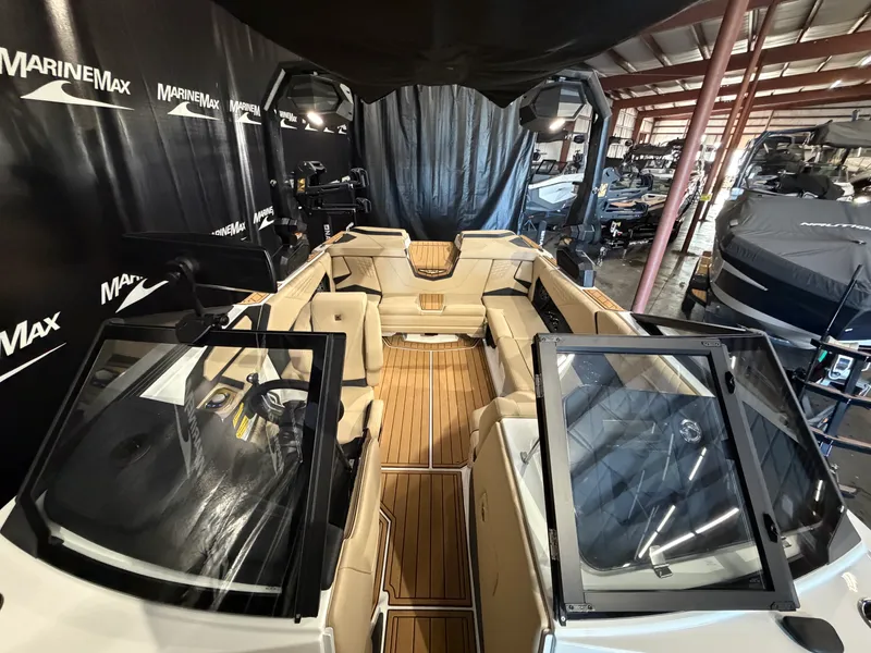 Slide: The Image of Nautique Super Air Nautique S21 2026 - 40