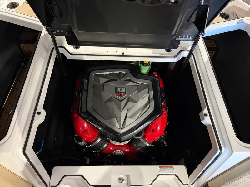 Slide: The Image of Nautique Super Air Nautique S21 2026 - 46