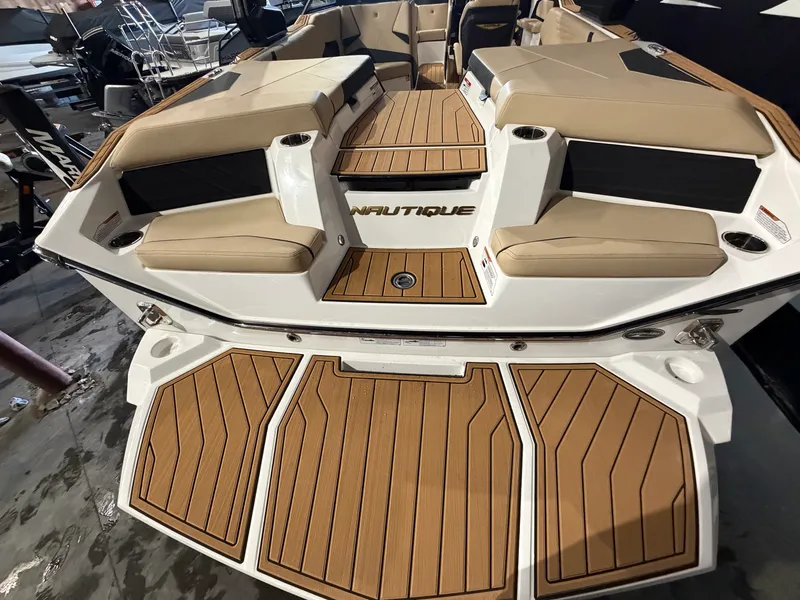 Slide: The Image of Nautique Super Air Nautique S21 2026 - 7