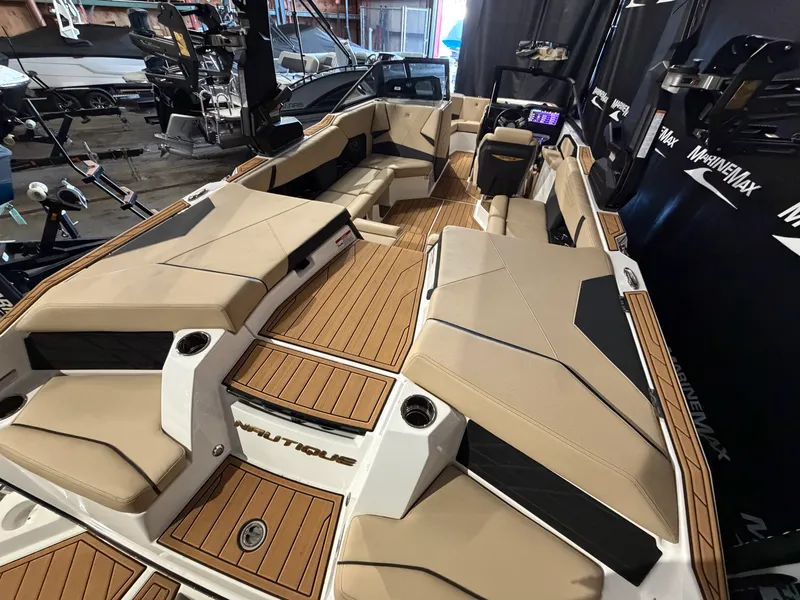 Slide: The Image of Nautique Super Air Nautique S21 2026 - 8