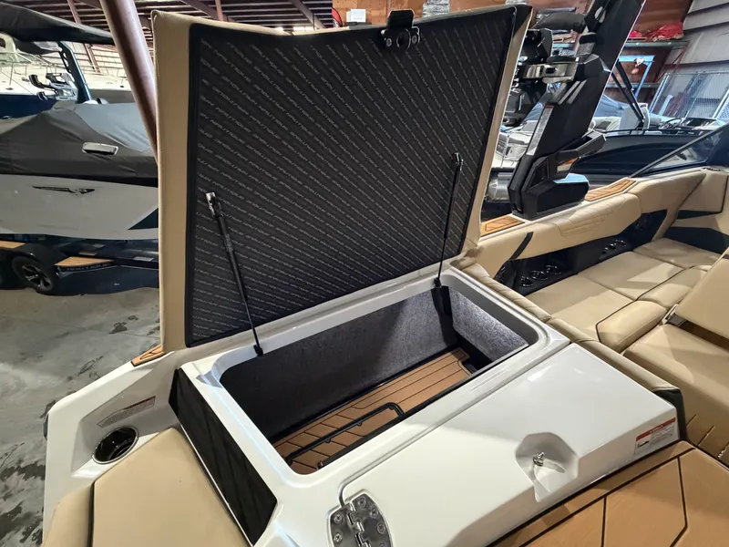 Slide: The Image of Nautique Super Air Nautique S21 2026 - 9