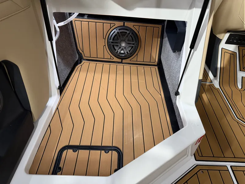 Slide: The Image of Nautique Super Air Nautique S21 2026 - 31