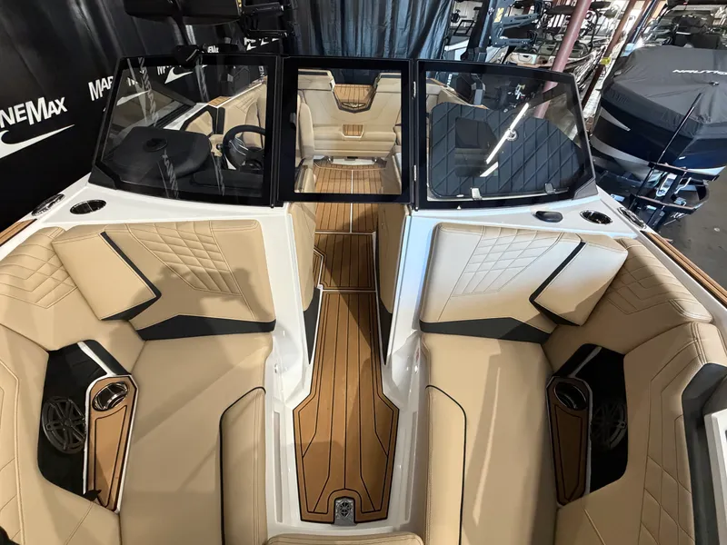 Slide: The Image of Nautique Super Air Nautique S21 2026 - 33
