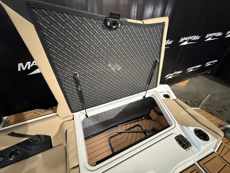 Slide: The Image of Nautique Super Air Nautique S21 2026 - 11