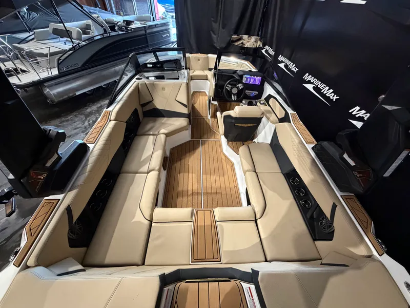 Slide: The Image of Nautique Super Air Nautique S21 2026 - 12