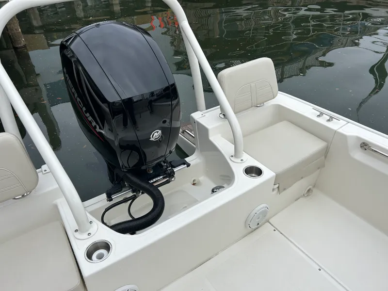 Slide: The Image of Boston Whaler 19 MTK 2024 - 13