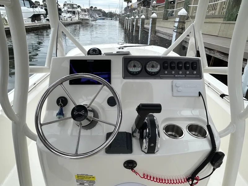 Slide: The Image of Boston Whaler 19 MTK 2024 - 16