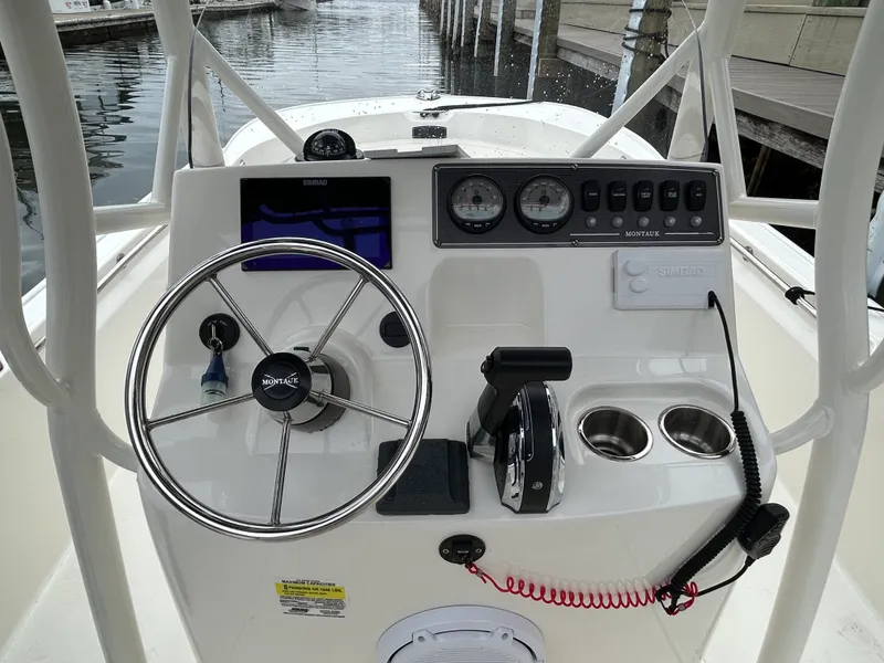 Slide: The Image of Boston Whaler 19 MTK 2024 - 17