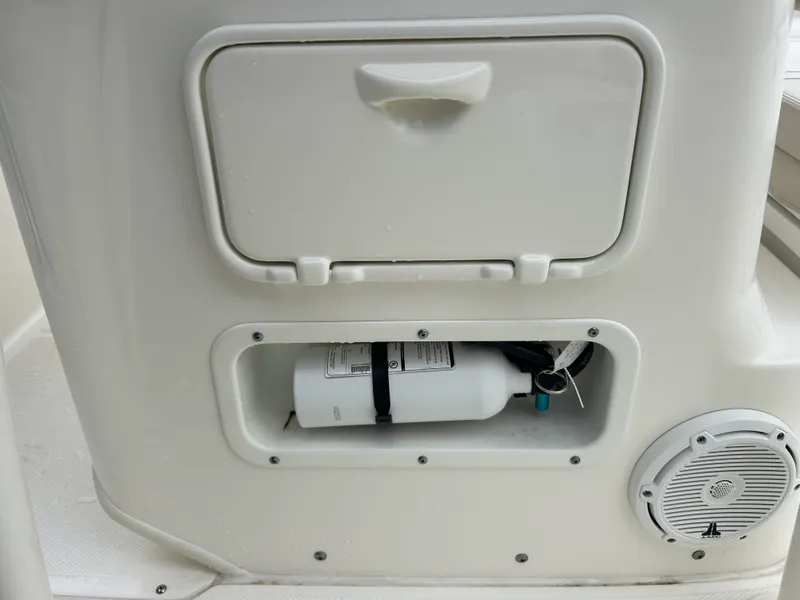 Slide: The Image of Boston Whaler 19 MTK 2024 - 18