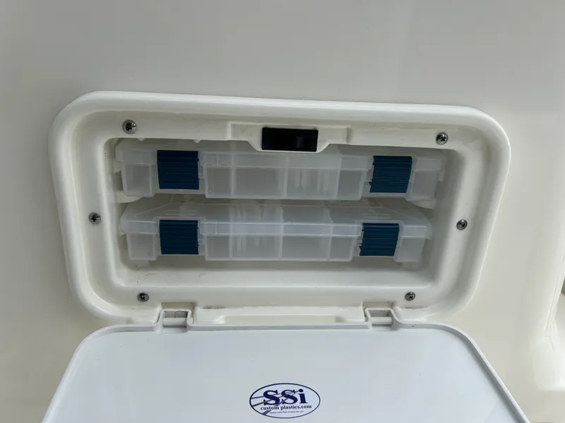 Slide: The Image of Boston Whaler 19 MTK 2024 - 19