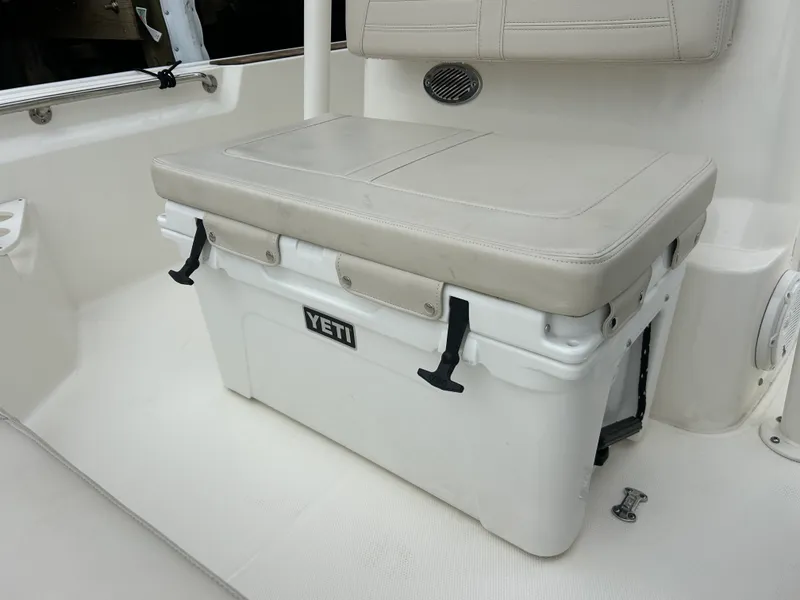 Slide: The Image of Boston Whaler 19 MTK 2024 - 22