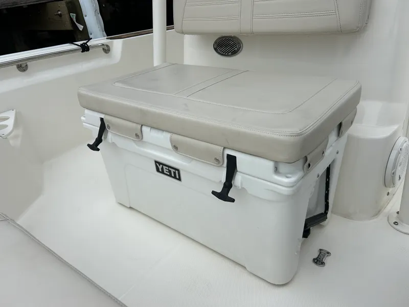 Slide: The Image of Boston Whaler 19 MTK 2024 - 23