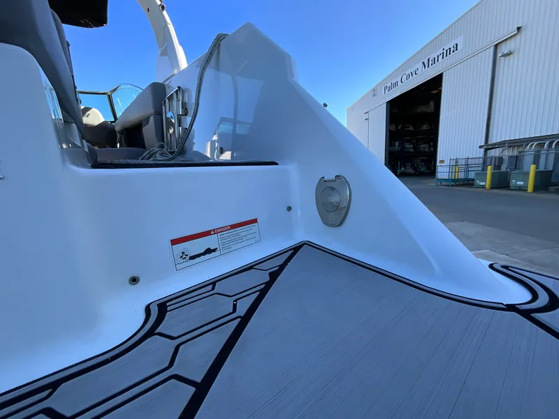 Slide: The Image of Four Winns HD 8 2023 - 15